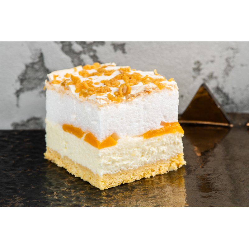 Sernik z Brzoskwiniami