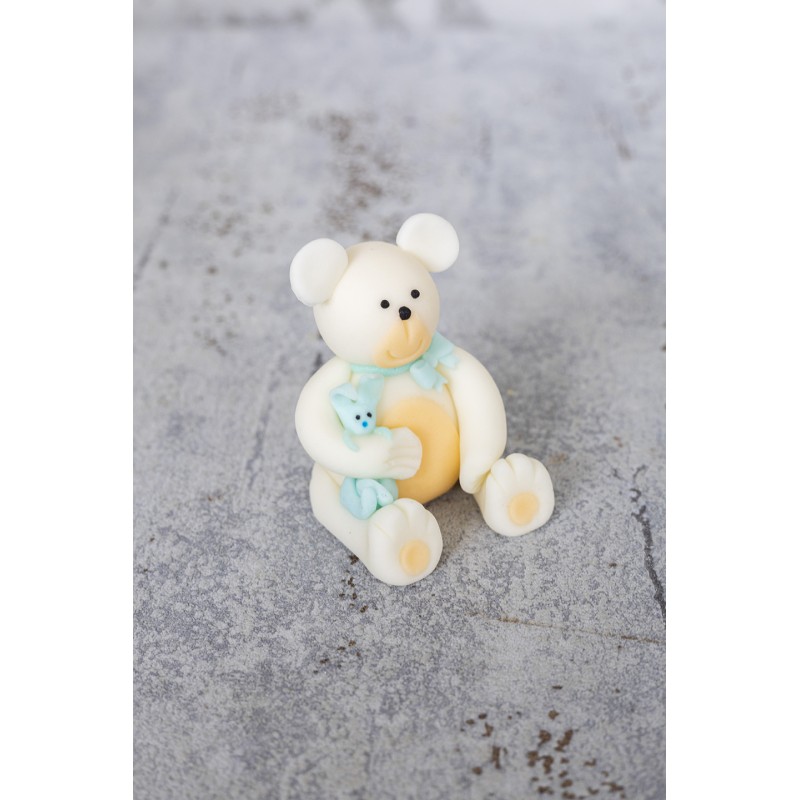 Biały miś z niebieskim króliczkiem